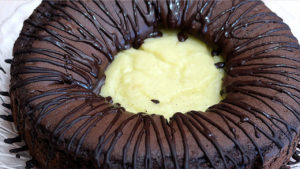 Шоколадный пирог Вулкан с кремом